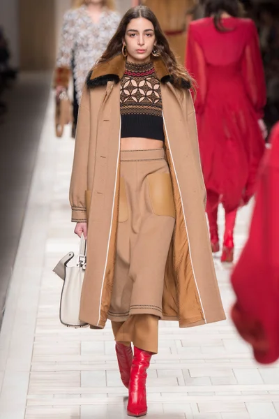 Look 17
